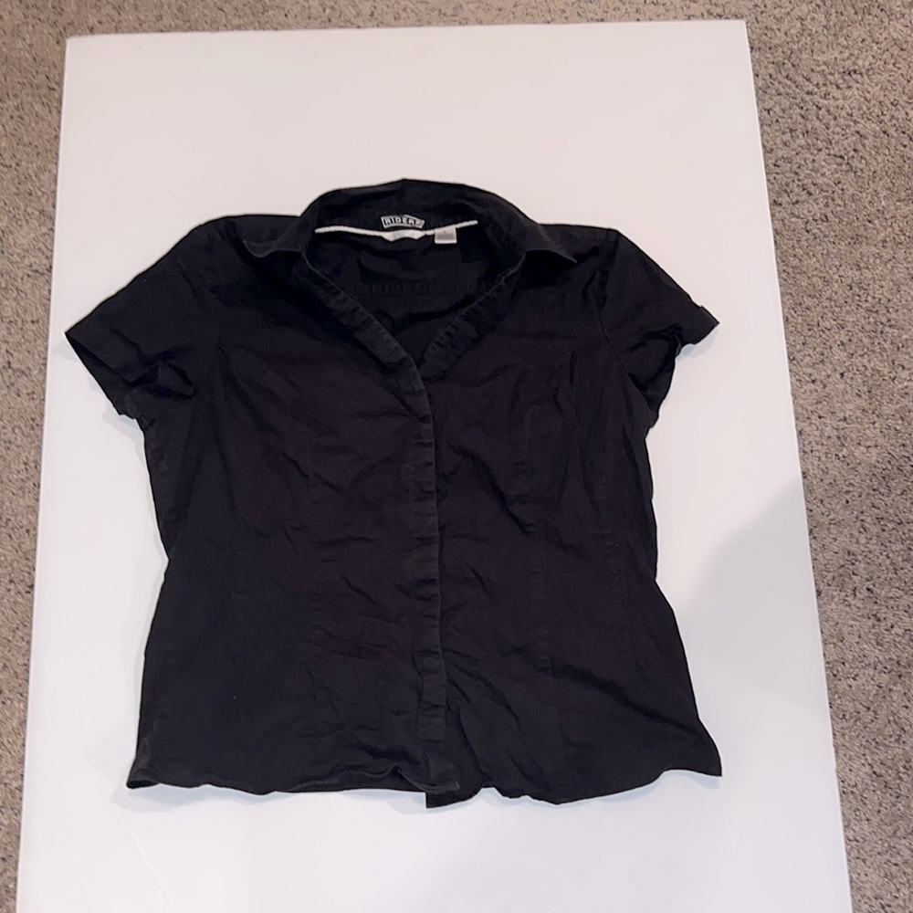 ELLE Black Short-Sleeve Collared Button-Front Top